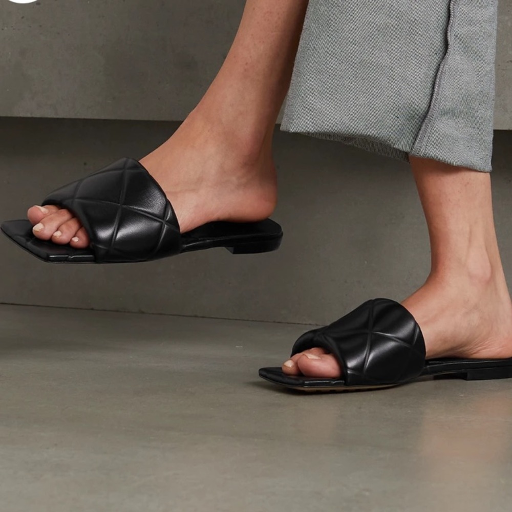 39 bottega véneta womens black slides